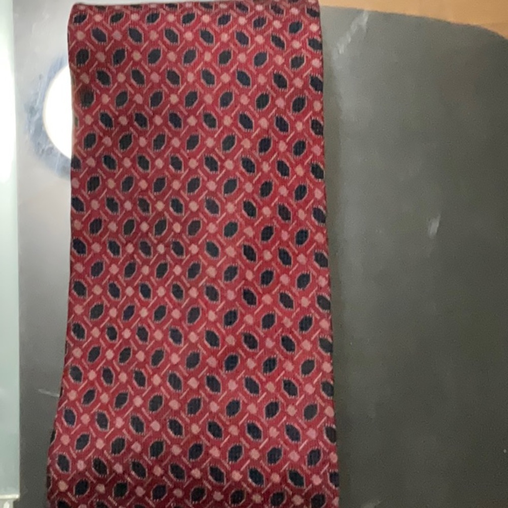 Elegant Red and Black/navy blue Patterned Tie